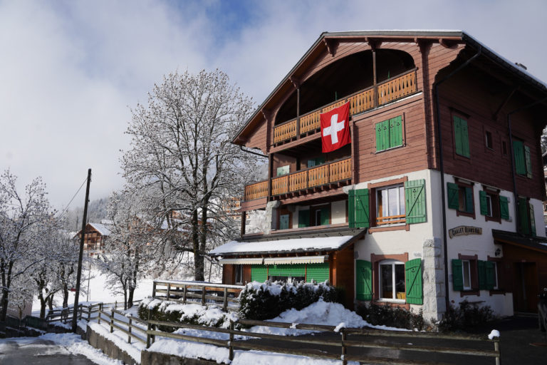 A new home in Switzerland with Era Band Home